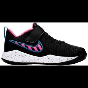 Nike Team Hustle Quick 2